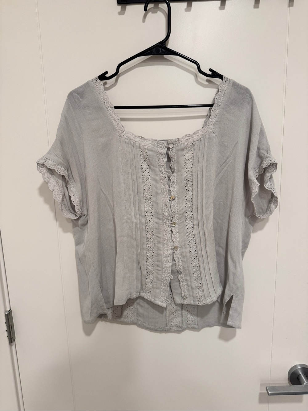 Women's Light Gray Lace-Trim Button-Front Blouse